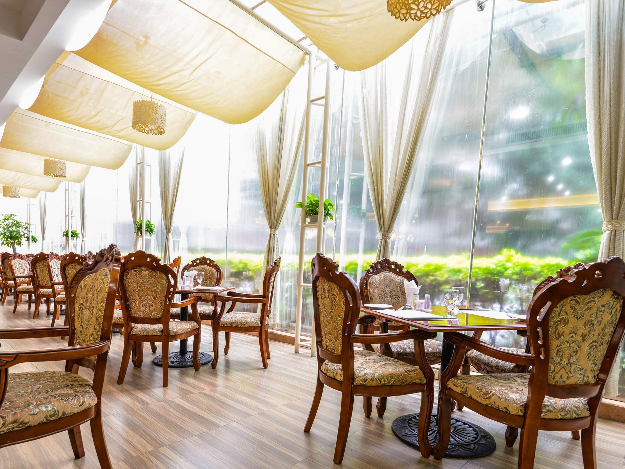 Royalty Hotel Shenzhen Exterior photo
